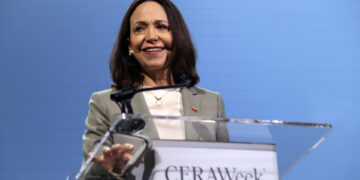 Machado ofrece minimizar intervención estatal en Venezuela para la industria petrolera