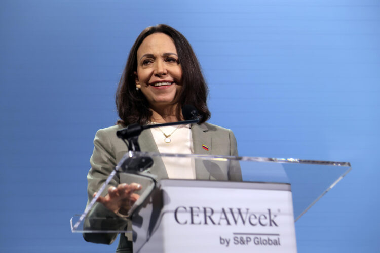 La líder opositora y premio nobel de la Paz, María Corina Machado, habla durante la conferencia sobre petróleo y energía CERAWeek 2026 este martes, en Houston (EE.UU.). EFE/ Carlos Ramírez