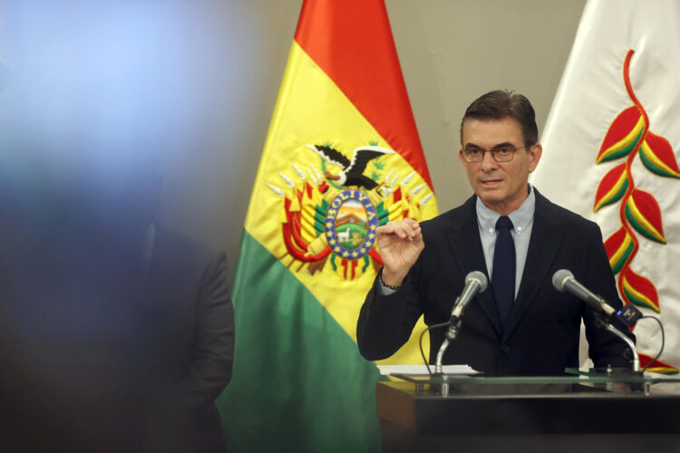 Fotografía del 13 de marzo de 2026 del presidente de Bolivia, Rodrigo Paz, hablando durante una rueda de prensa en La Paz (Bolivia). EFE/ Luis Gandarillas