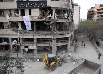 Irán lanza una nueva oleada de ataques contra Israel y las bases de EEUU en Oriente Medio
