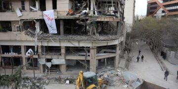 Irán lanza una nueva oleada de ataques contra Israel y las bases de EEUU en Oriente Medio