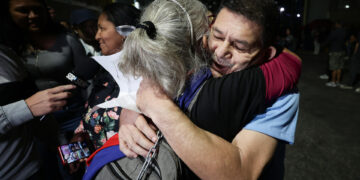 Excarcelan a unos 12 presos políticos de un calabozo de Caracas en medio de la amnistía