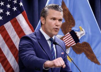Irán ya no tiene defensas aéreas, asegura el jefe del Pentágono