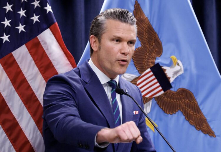 El secretario de Guerra de EE. UU., Pete Hegseth, el pasado 5 de marzo durante una conferencia de prensa en la sede del CENTCOM en la base aérea MacDill en Tampa, Florida, EE. UU. EFE/EPA/CRISTOBAL HERRERA-ULASHKEVICH