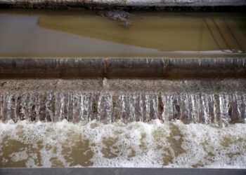 El agua potable bajo asedio: de víctima climática a arma de guerra