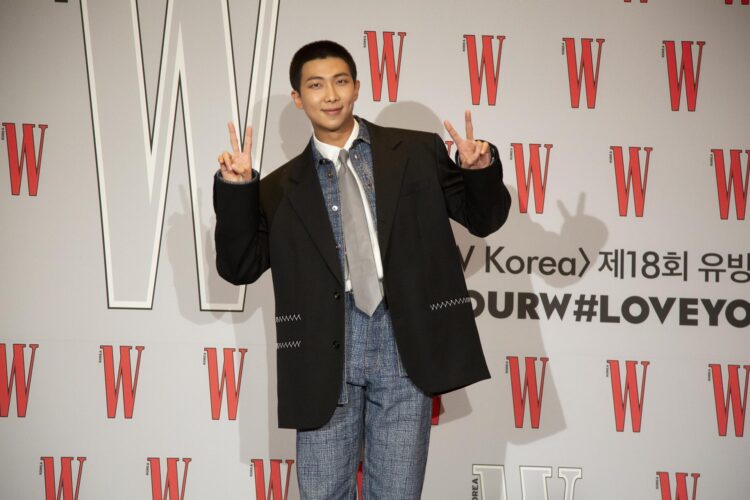 Imagen de archivo de RM, integrante del grupo masculino surcoreano BTS, en un hotel en Seúl, Corea del Sur, para participar en una campaña de concientización sobre el cáncer de mama a 24 de noviembre de 2023. EFE/EPA/JEON HEON-KYUN