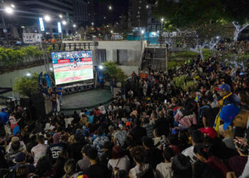 Miles de venezolanos salen a las calles para celebrar su primer Clásico Mundial de Béisbol