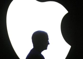 Apple cumple medio siglo: del garaje de Jobs a la carrera de la inteligencia artificial