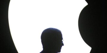 Apple cumple medio siglo: del garaje de Jobs a la carrera de la inteligencia artificial