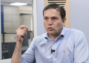 Pinzón mantendrá relación con Venezuela y blindará frontera si gana presidencia colombiana