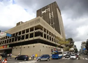 Especialistas plantean ajustes en políticas macroeconómicas tras revisar cifras del BCV