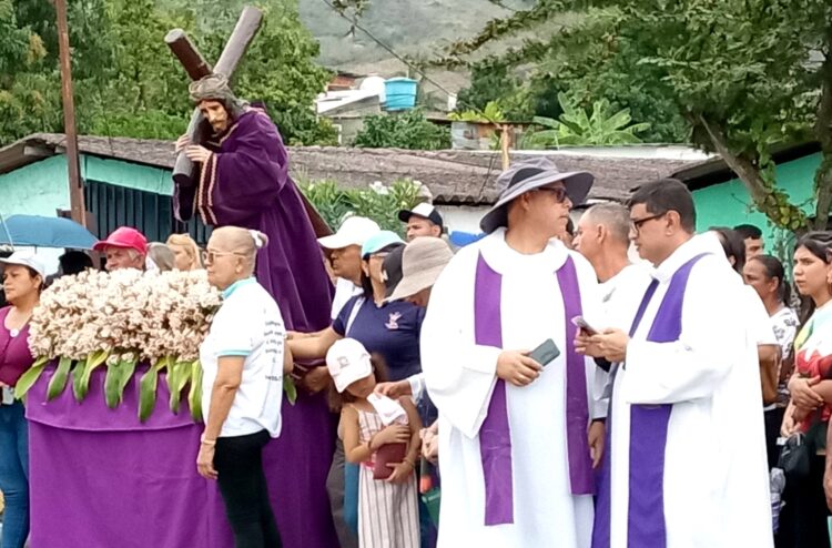 El Viacrucis inició en la Capilla El Turagual hasta el templo parroquial Inmaculada Concepción de Motatan. (Fotos Cortesía)