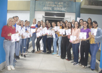 Reconocen trayectorias y liderazgos de 100 ulandinas en Trujillo   