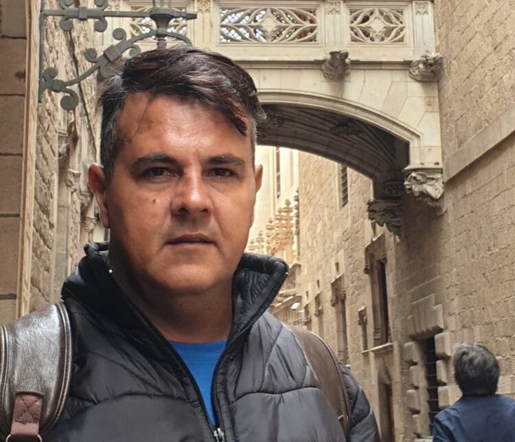 Jaimes era oriundo de Tovar y se graduó en Comunicación Social y en Artes Visuales en la Universidad de Los Andes (ULA)