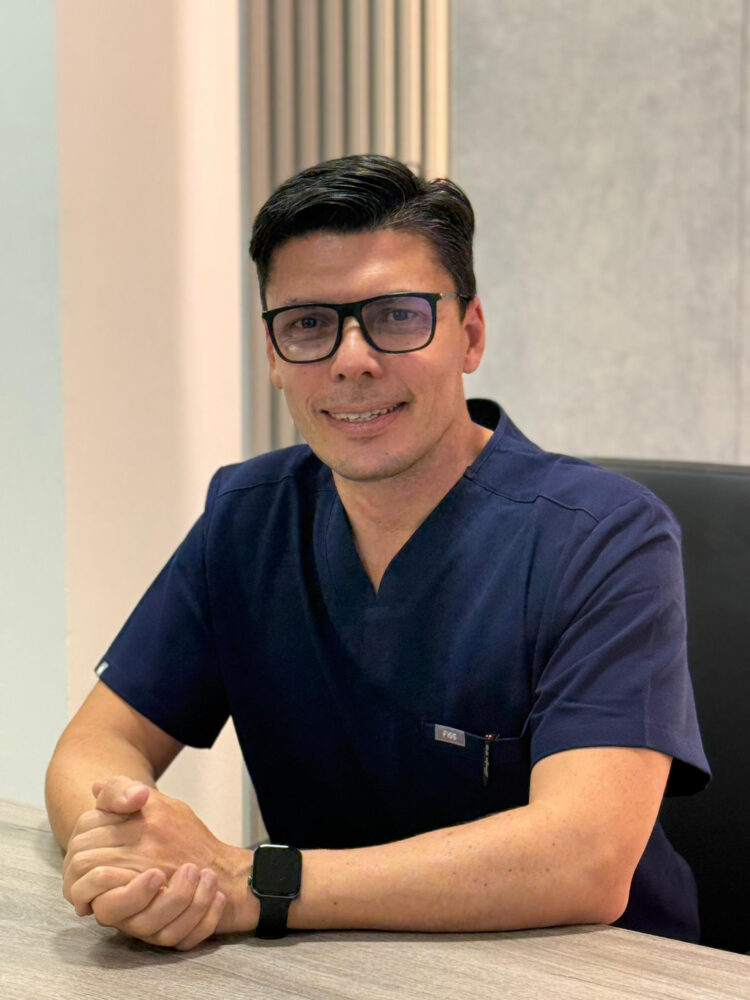 El Dr. Castillo subrayó que el médico venezolano no solo atiende enfermedades, sino que también actúa como soporte emocional y social de la población. Foto: Prensa Apula