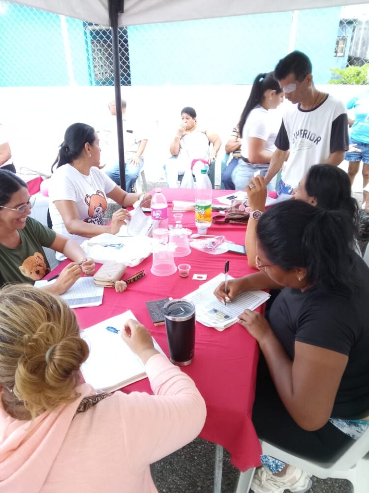 Los vecinos acudieron a presentar sus proyectos.