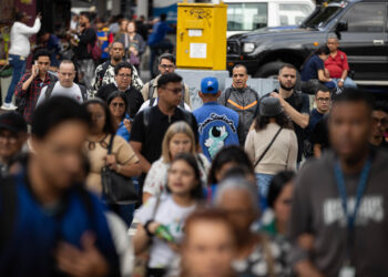 Delcy Rodríguez denuncia que hubo un intento de «parar el transporte» en Caracas