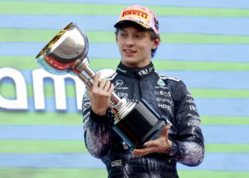 Antonelli estrecha el vínculo con Senna