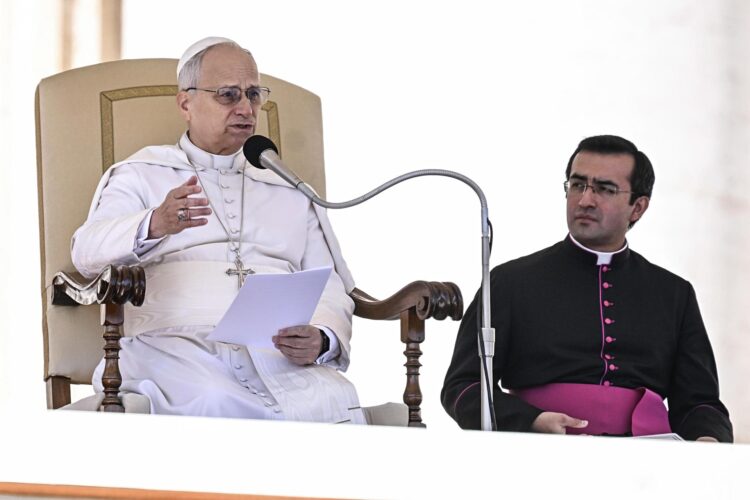 El papa León XIV preside la audiencia general semanal en la Plaza de San Pedro, en el Vaticano, este miércoles 18 de marzo de 2026. EFE/EPA/RICCARDO ANTIMIANI