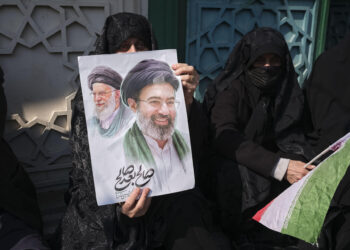 El líder supremo de Irán llama a “arrebatar la seguridad a los enemigos”