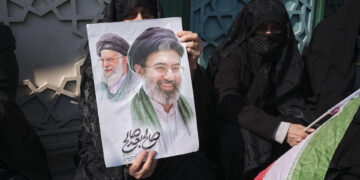 El líder supremo de Irán llama a “arrebatar la seguridad a los enemigos”