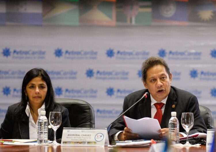 Venezuelan Minister of Energy and Petroleum Asdrubal Chavez (R) speaks next to Venezuelan Foreign Minister Delcy Rodriguez (L) during the opening ceremony of the XV Ministerial Council of Petrocaribe in Caracas on June 29, 2015. AFP PHOTO/FEDERICO PARRA (Photo by FEDERICO PARRA / AFP)