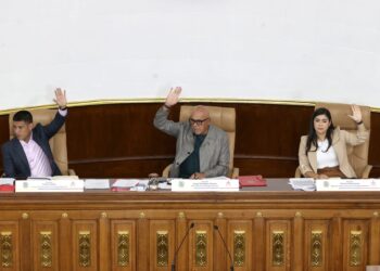 Asamblea Nacional aprobó ley para simplificar trámites en Venezuela