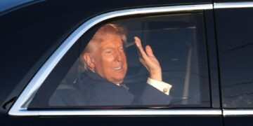 Trump se despide de Miami visitando El Arepazo, un icónico restaurante venezolano