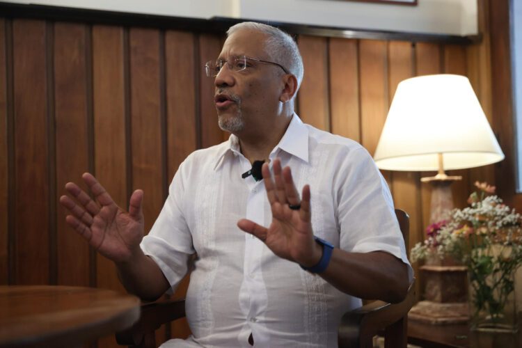 El director de Amnistía Internacional Venezuela, Marcos Gómez, habla durante entrevista con EFE este viernes, en Asunción (Paraguay). EFE/ Juan Pablo Pino