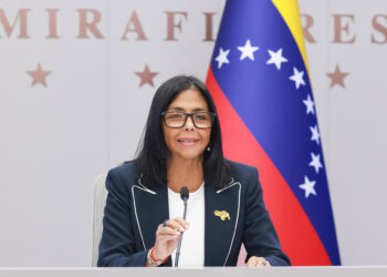 Delcy Rodríguez promete seguridad a inversiones de EEUU «indistintamente de alternancias»
