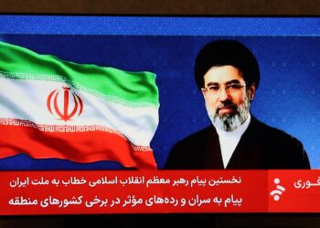 El nuevo líder supremo de Irán desafía a EE.UU. y pide cerrar Ormuz en su primer mensaje