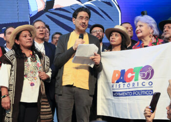 Iván Cepeda inscribe candidatura y apunta a ganar Presidencia colombiana en primera vuelta