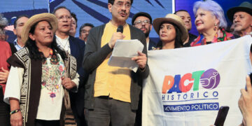 Iván Cepeda inscribe candidatura y apunta a ganar Presidencia colombiana en primera vuelta