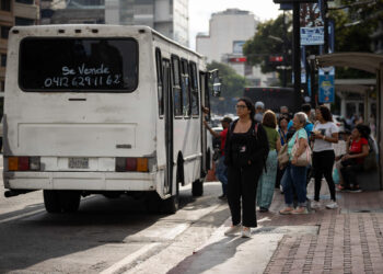 Delcy Rodríguez denuncia que hubo un intento de «parar el transporte» en Caracas