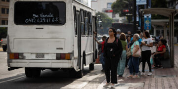 Delcy Rodríguez denuncia que hubo un intento de «parar el transporte» en Caracas
