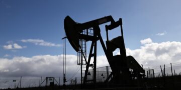 El precio del petróleo Brent se muestra plano por debajo de los 113 dólares el barril