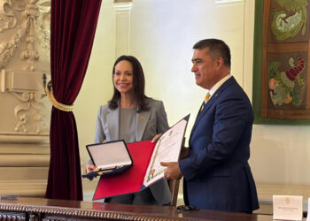 María Corina Machado recibió las llaves de Santiago en visita oficial