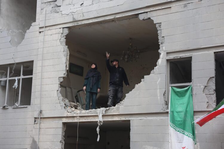Un edificio dañado por los bombardeos en Teherán, el 15 d emarzo de 2026. EFE/EPA/ABEDIN TAHERKENAREH