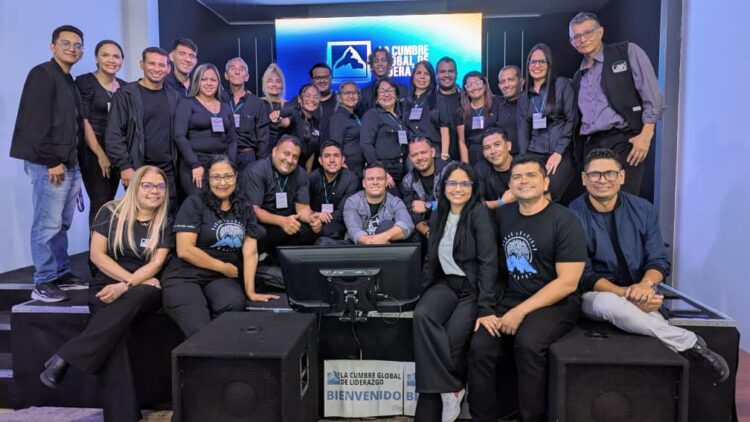 Equipo organizador de la Cumbre Global Empresarial