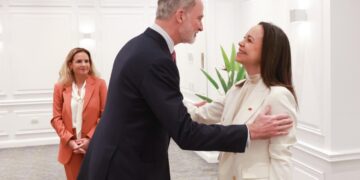 María Corina Machado se reunió con el rey Felipe VI tras la investidura de Kast en Chile