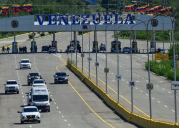 Delcy Rodríguez y Gustavo Petro se reunirán el viernes en el puente Tienditas