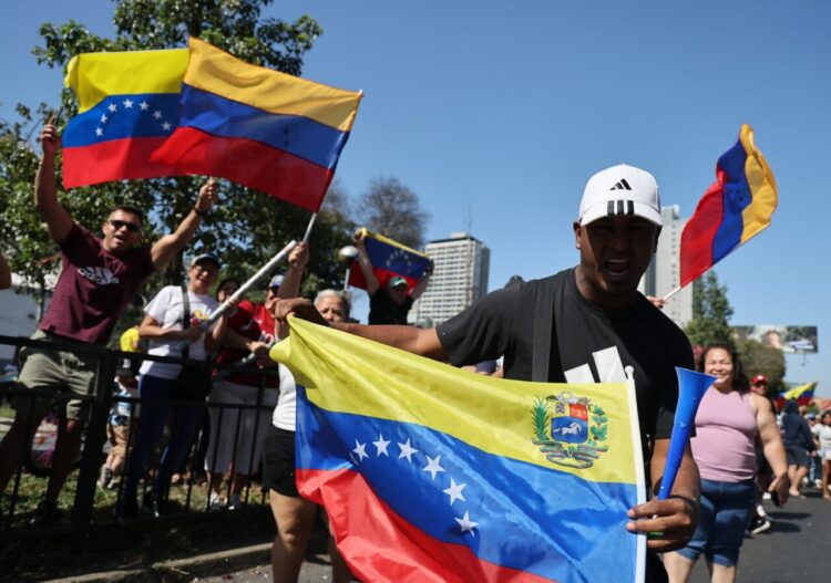 Venezolanos en Chile celebran la captura de Nicolás Maduro el 3 de enero | Foto: Javier Torres / AFP