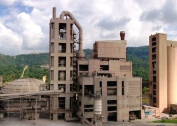 Gobernación de Trujillo denuncia irregularidades en Cemento Andino y suspende salida del insumo del estado