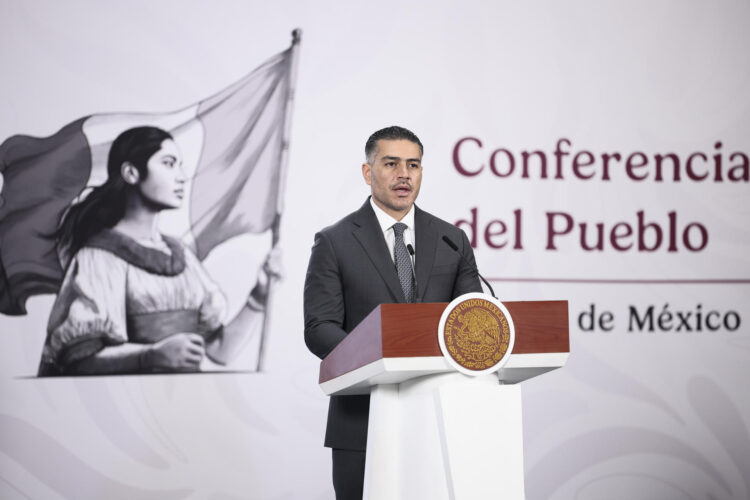El secretario de Seguridad y Protección Ciudadana de México, Omar García Harfuch, habla durante una conferencia de prensa este martes en el Palacio Nacional de la Ciudad de México (México). EFE/José Méndez