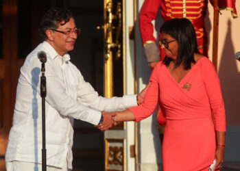 Venezuela y Colombia firman una acuerdo para reactivar la conexión de energía eléctrica