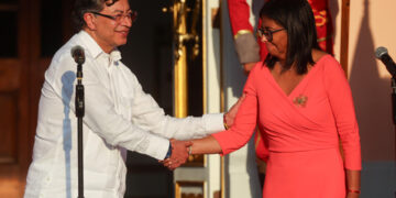 Venezuela y Colombia firman una acuerdo para reactivar la conexión de energía eléctrica