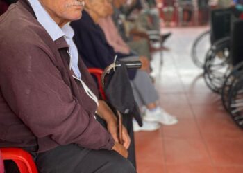 Estudiantes de psicología social visitan al geriátrico San José 
