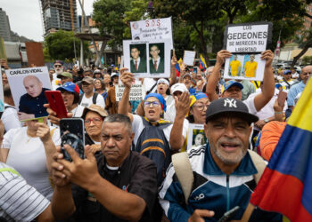 Trabajadores piden a EEUU mediar por mejores salarios y convocatoria electoral