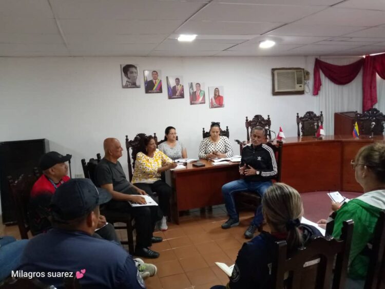  La reunión del Concejo que presidio el Presidente del Ayuntamiento Alexis Guerrero.