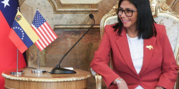 Delcy Rodríguez, cien días equilibrando beneplácito de Trump y supervivencia del chavismo